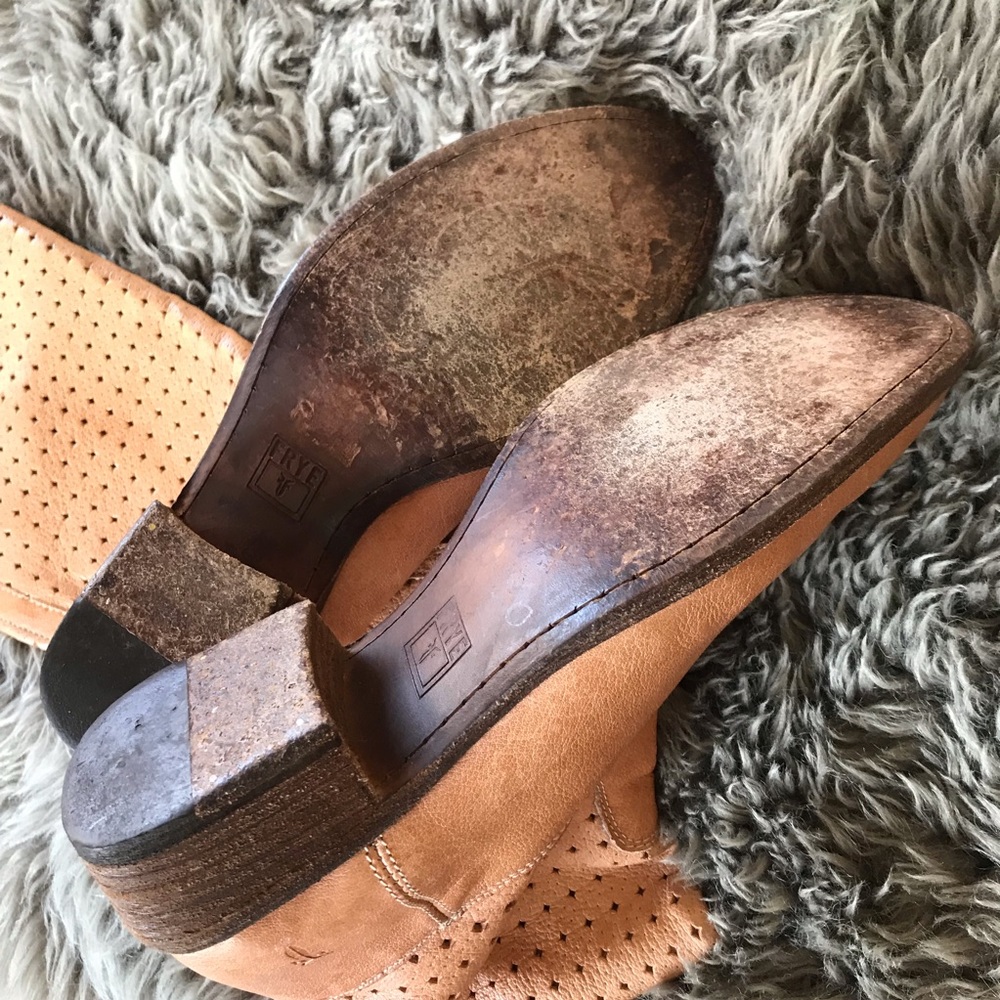 Frye Carson Boot Leather Perforated Leather Cow - Picture 8 of 8